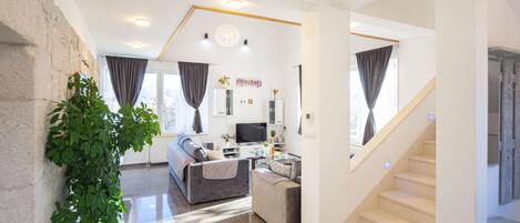 TV, fotballspill og bordtennis