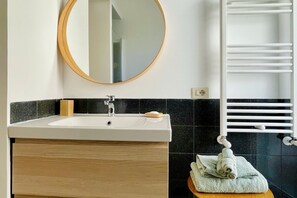 Een douche, een haardroger, een bidet