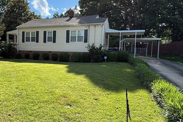 Newly remodeled 1945 cottage, open floor plan, hardwood floors1000sq.ft. .5 acre