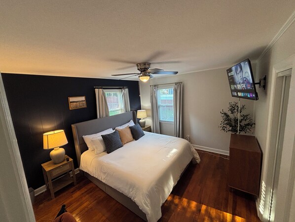 2 slaapkamers, een strijkplank/strijkijzer, gratis wifi, beddengoed