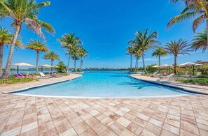 Outdoor pool, a heated pool - Lake Front View, 6 miles from beaches (Nokomis)