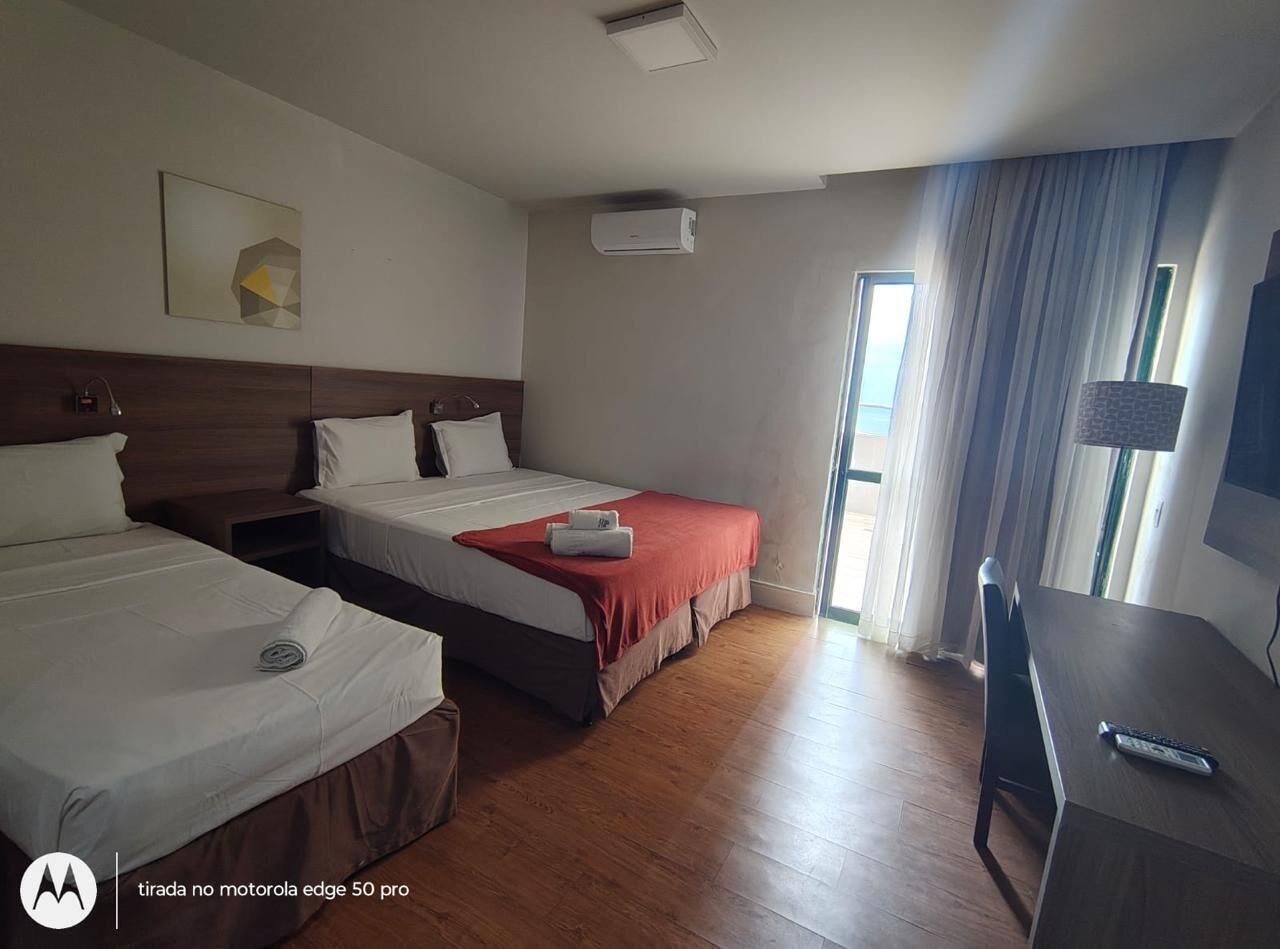 舒适顶层房 | 起居区 | 32-英寸电视（配备卫星频道）