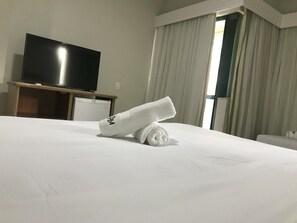 Pillow-top beds, individually furnished, laptop workspace -  Costa Mar Recife by ACM (Jaboatão dos Guararapes)