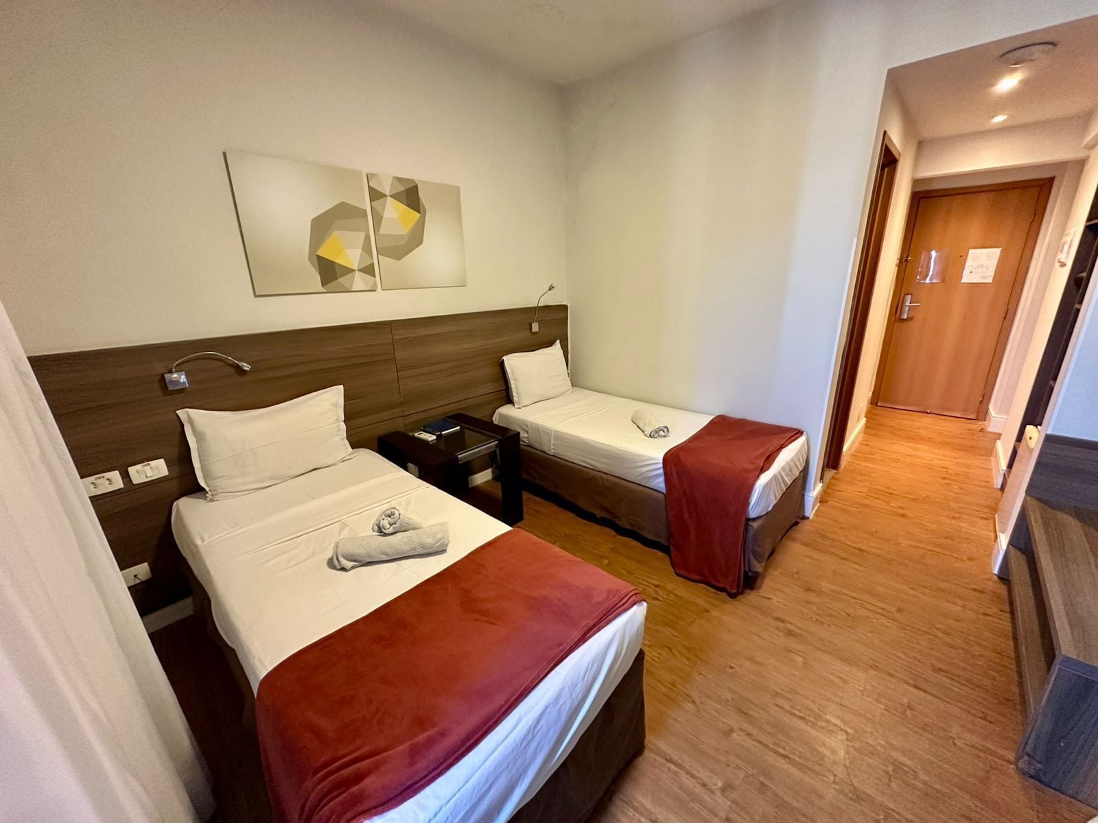 标准单人房 | 加厚床垫、特色家居、笔记本电脑工作区、遮光窗帘