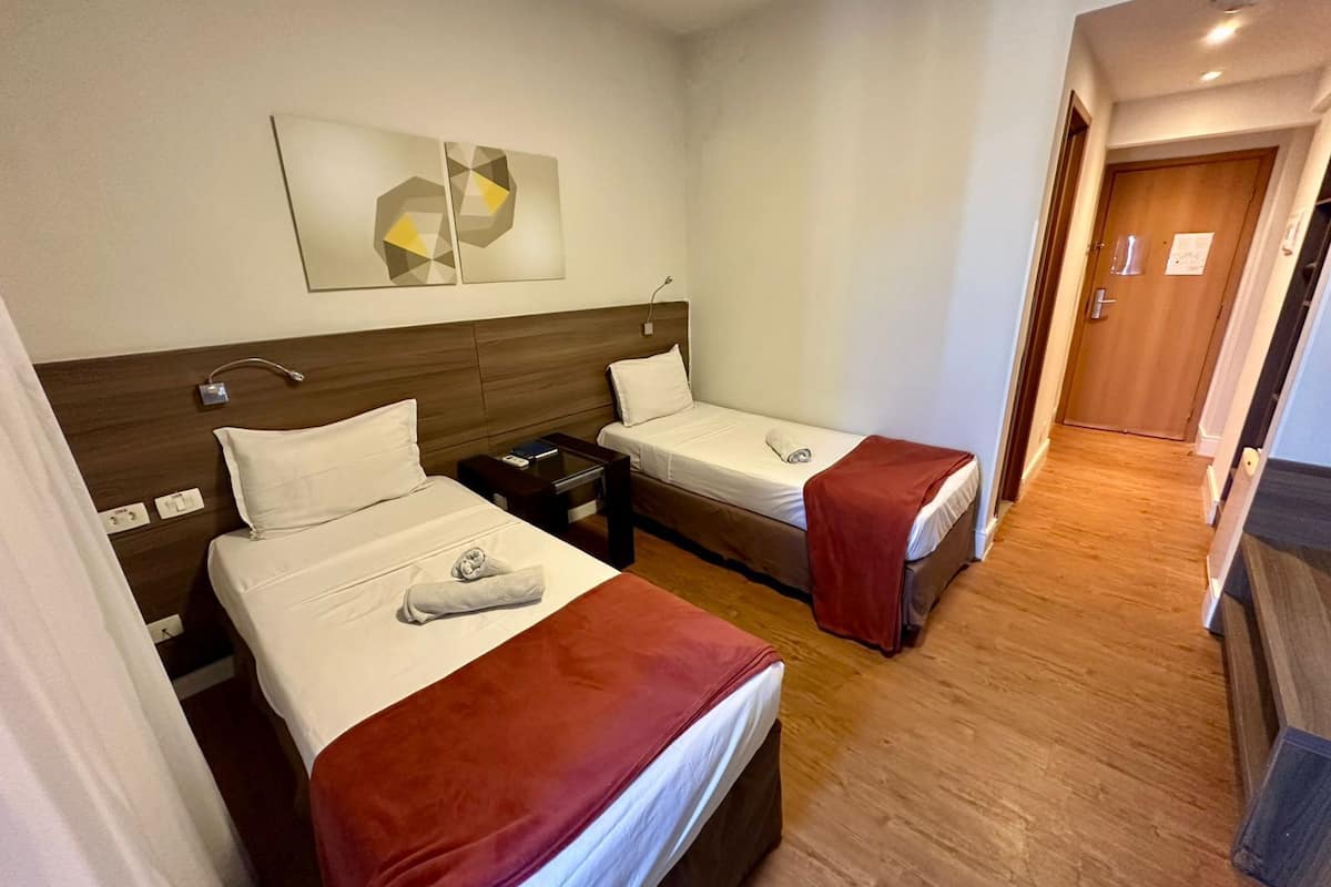 1 habitación, colchones con pillow-top y muebles diferentes