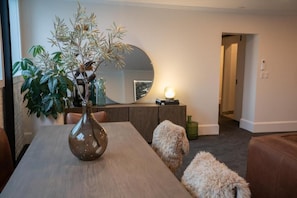 Deluxe Apartment | Living area | Flat-screen TV - Laneway Apartments (Napier)
