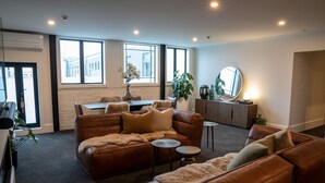 Deluxe Apartment | Living area - Laneway Apartments (Napier)