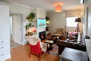 Luxury Penthouse | Living area | Flat-screen TV - Laneway Apartments (Napier)