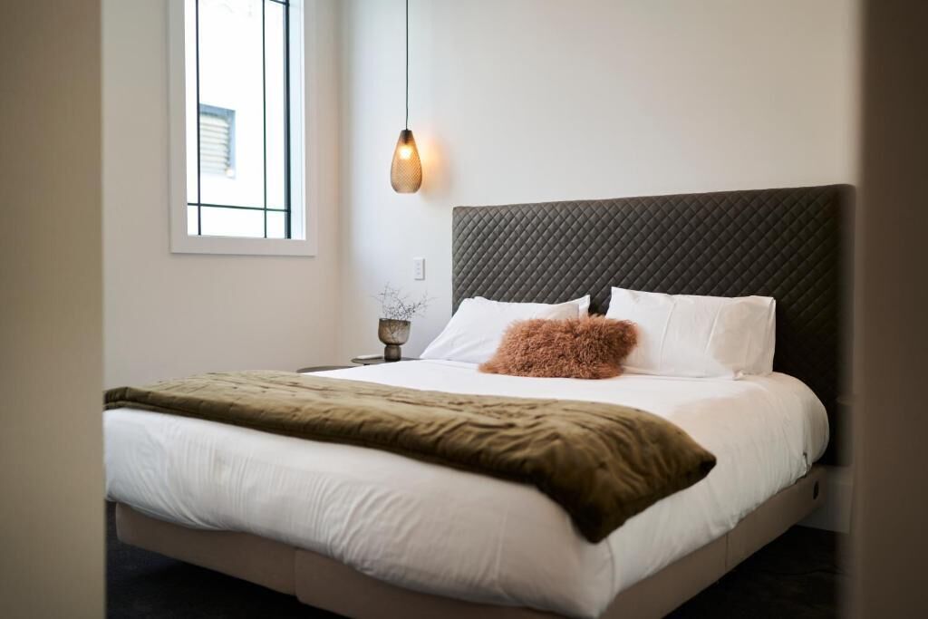 Deluxe Apartment | Blackout curtains, soundproofing, iron/ironing board, free WiFi