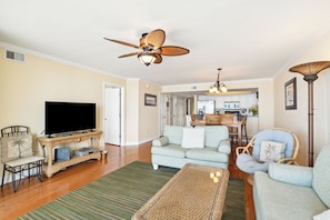 TV - Oceanfront balcony, Elevator, Beach access, 2 blocks to shops & restaurants - COV 210! (Folly Beach)