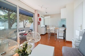 TV - AS23988-Studio cabin, in a Residence direct on Beach (LE GRAU DU ROI)