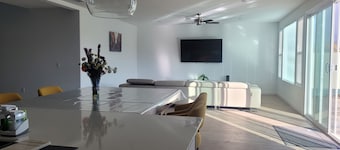 Sequoia Deluxe / Brand New 5 beds/ 3.5 baths