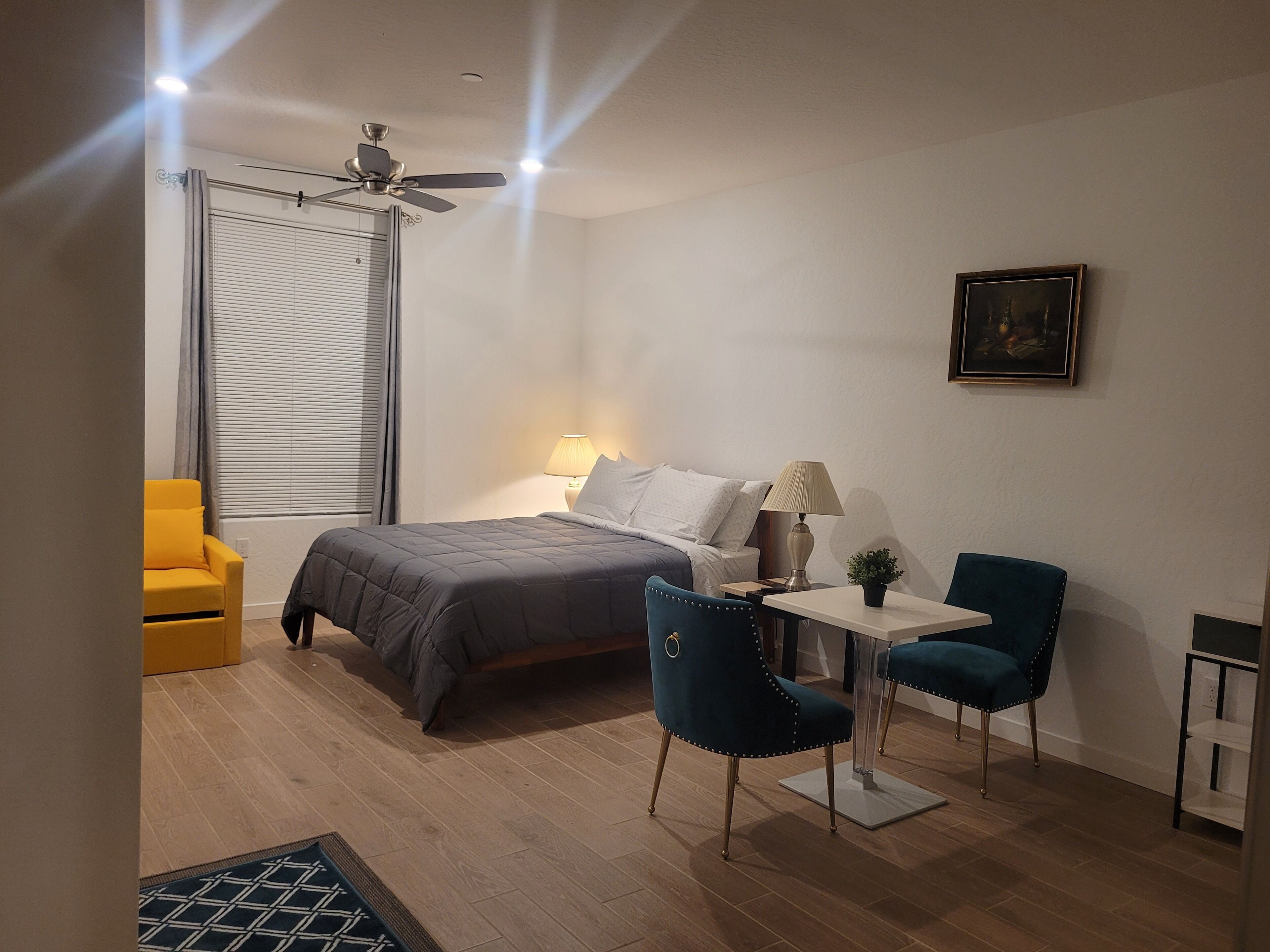 5 chambres, fer et planche à repasser, Wi-Fi, draps fournis