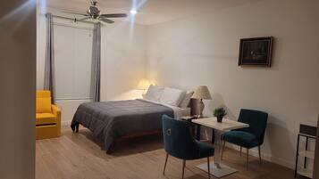 5 chambres, fer et planche à repasser, Wi-Fi, draps fournis