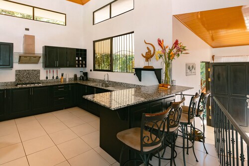 Top spot with daily wildlife visit & nature Views