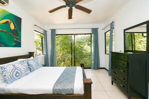 3 bedrooms, in-room safe, iron/ironing board, free WiFi - Top spot with daily wildlife visit & nature Views (Quepos)