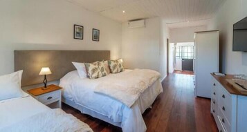 1 bedroom, Egyptian cotton sheets, premium bedding, down duvets