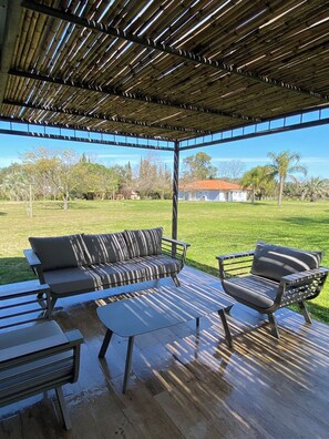 Cabaña familiar, 1 habitación | Vista al resort