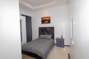 3 bedrooms, free WiFi, bed sheets