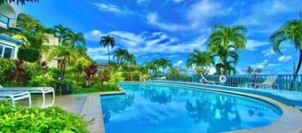 Noble Retreat, Cozy studio condo with pool, laundromat, free parking & Wi-Fi