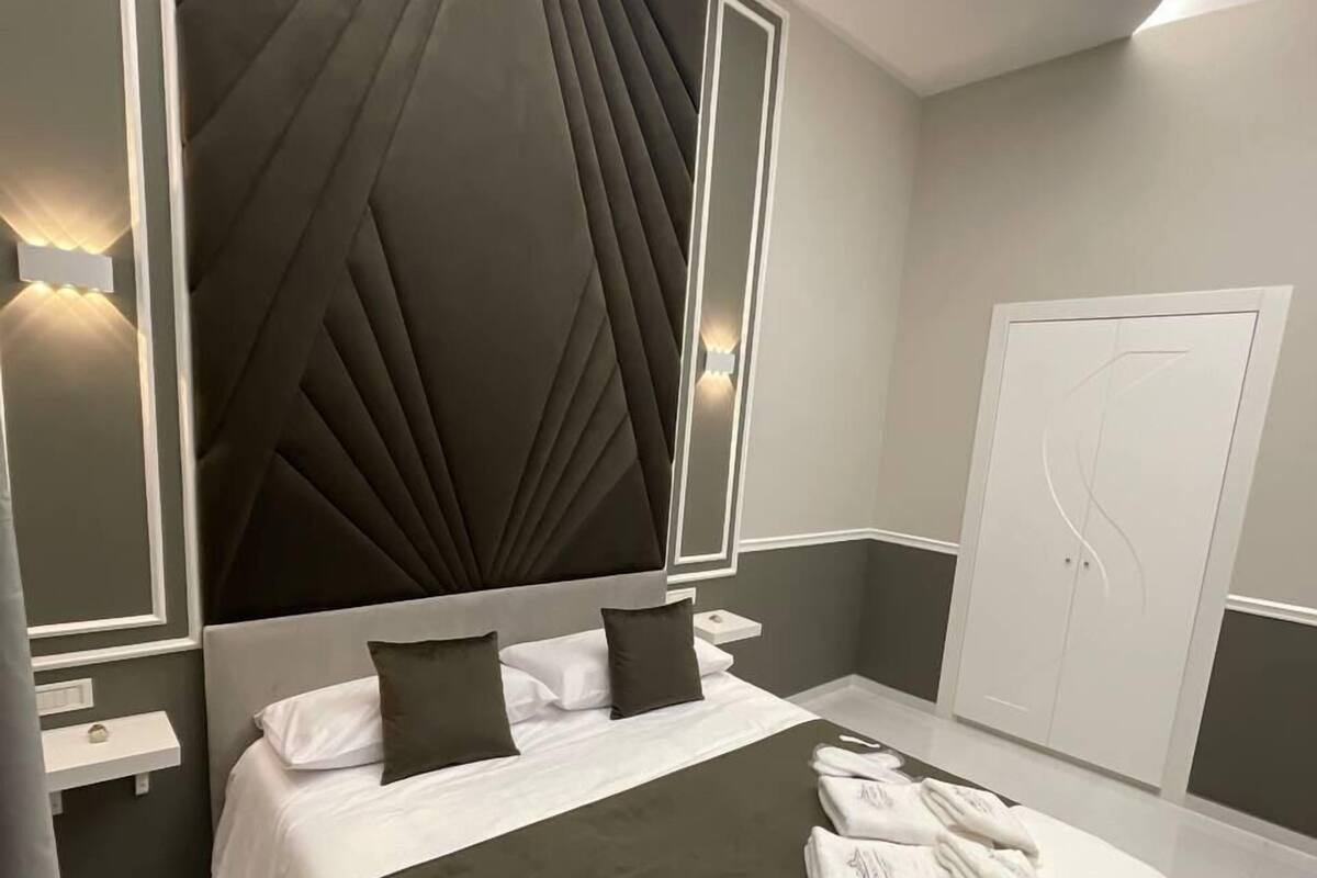 Deluxe Room | 1 bedroom, Frette Italian sheets, premium bedding, down comforters