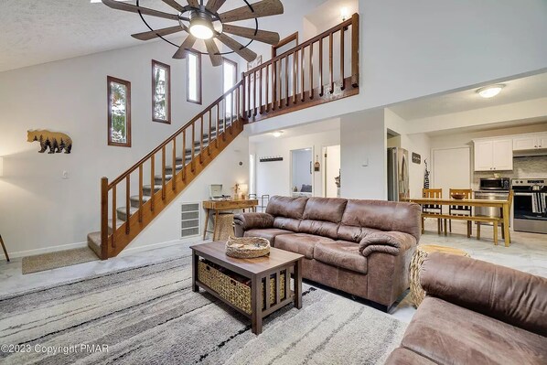 TV connectée, baby-foot, livres