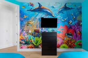 5 habitaciones, tabla de planchar con plancha y cuna de viaje