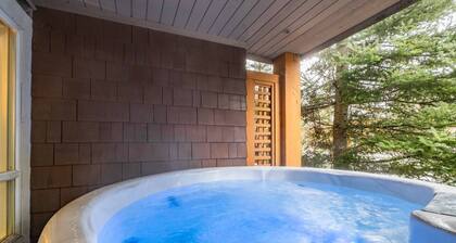 2BDR Townhome | Excellent location | Private hot tub | Pets | BBQ
