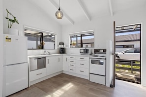 Micro-ondes, four, plaque de cuisson, lave-vaisselle