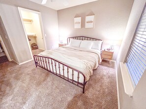 3 chambres, fer et planche à repasser, Wi-Fi, draps fournis