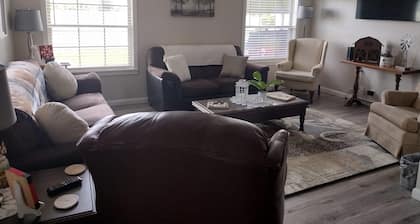 The Farmhouse. Quiet, modern. Family Friendly. Short drive to the beach!