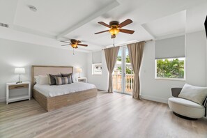 4 bedrooms, iron/ironing board, WiFi, bed sheets - BY THE SEA VACATION VILLAS 4 BED/PRIVATE POOL/STEPS TO THE BEACH (Lauderdale-by-the-Sea)