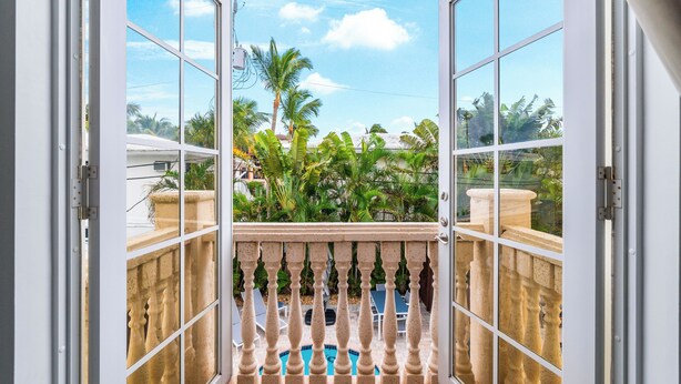 Property grounds - BY THE SEA VACATION VILLAS 4 BED/PRIVATE POOL/STEPS TO THE BEACH (Lauderdale-by-the-Sea)
