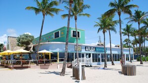 A beachfront building with a sign reading "ARUBA BEACH CLUB". - BY THE SEA VACATION VILLAS 4 BED/PRIVATE POOL/STEPS TO THE BEACH (Lauderdale-by-the-Sea)