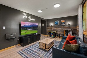 Smart-TV, peis, videospill og musikkbibliotek