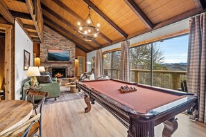 Smart-TV, peis, videospill og musikkbibliotek