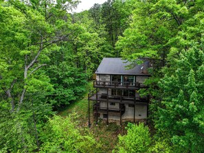 Exterior - Private Retreat! MTN View•Hot Tub •Arcades • Pool Table • Dog Friendly (Pigeon Forge)
