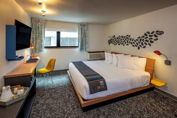 Standard Room, 1 King Bed | Premium bedding, pillowtop beds, in-room safe, individually decorated