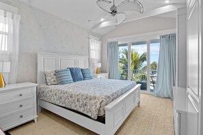 4 slaapkamers, een strijkplank/strijkijzer, gratis wifi, beddengoed