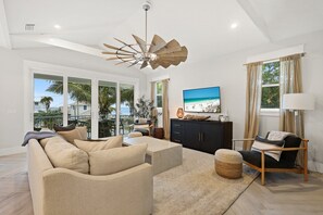 Smart-TV, Tischtennisplatte