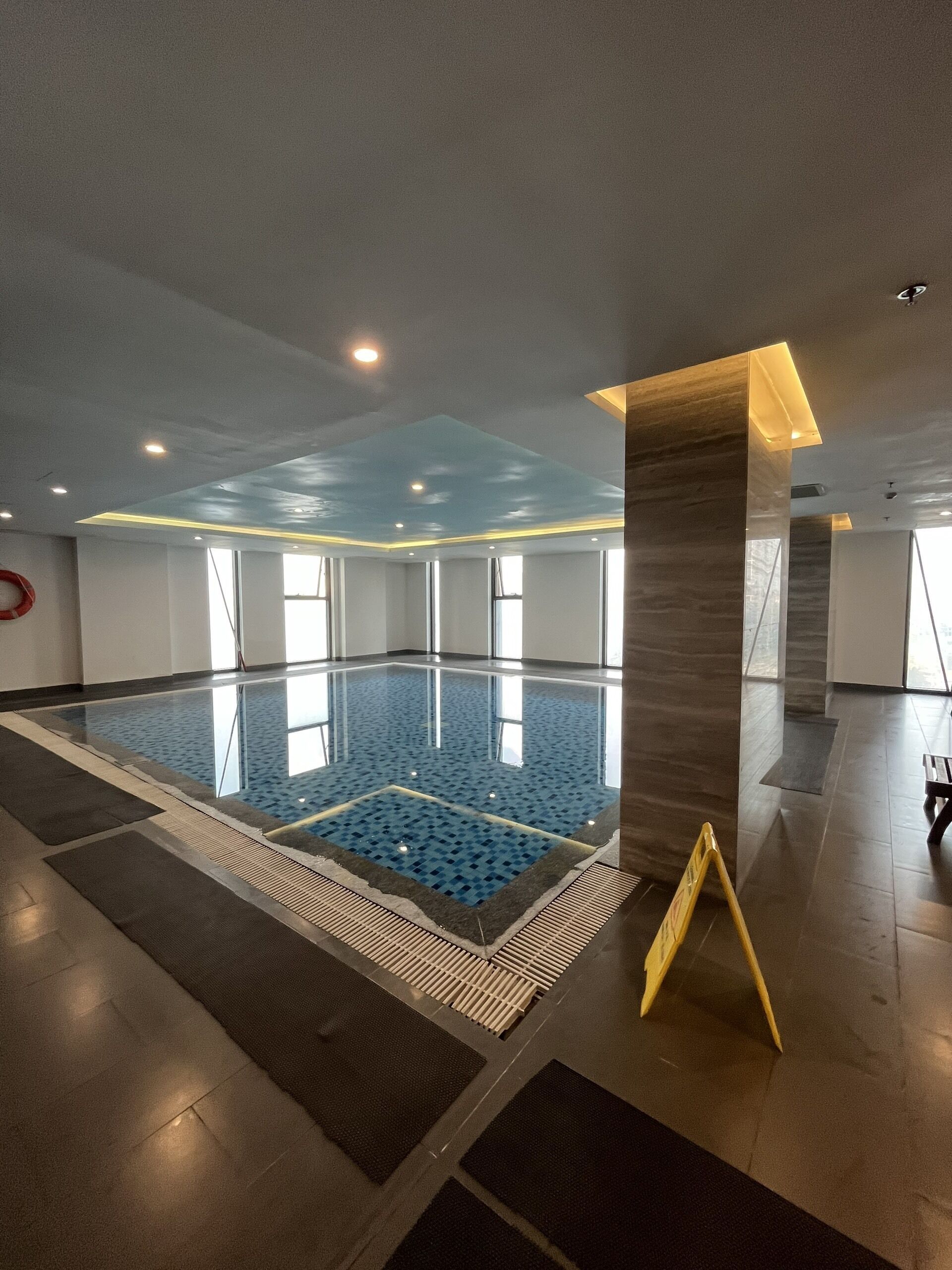 Una piscina techada