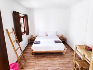 Quarto casal standard, vista para a piscina | Wi-Fi de cortesia, roupa de cama