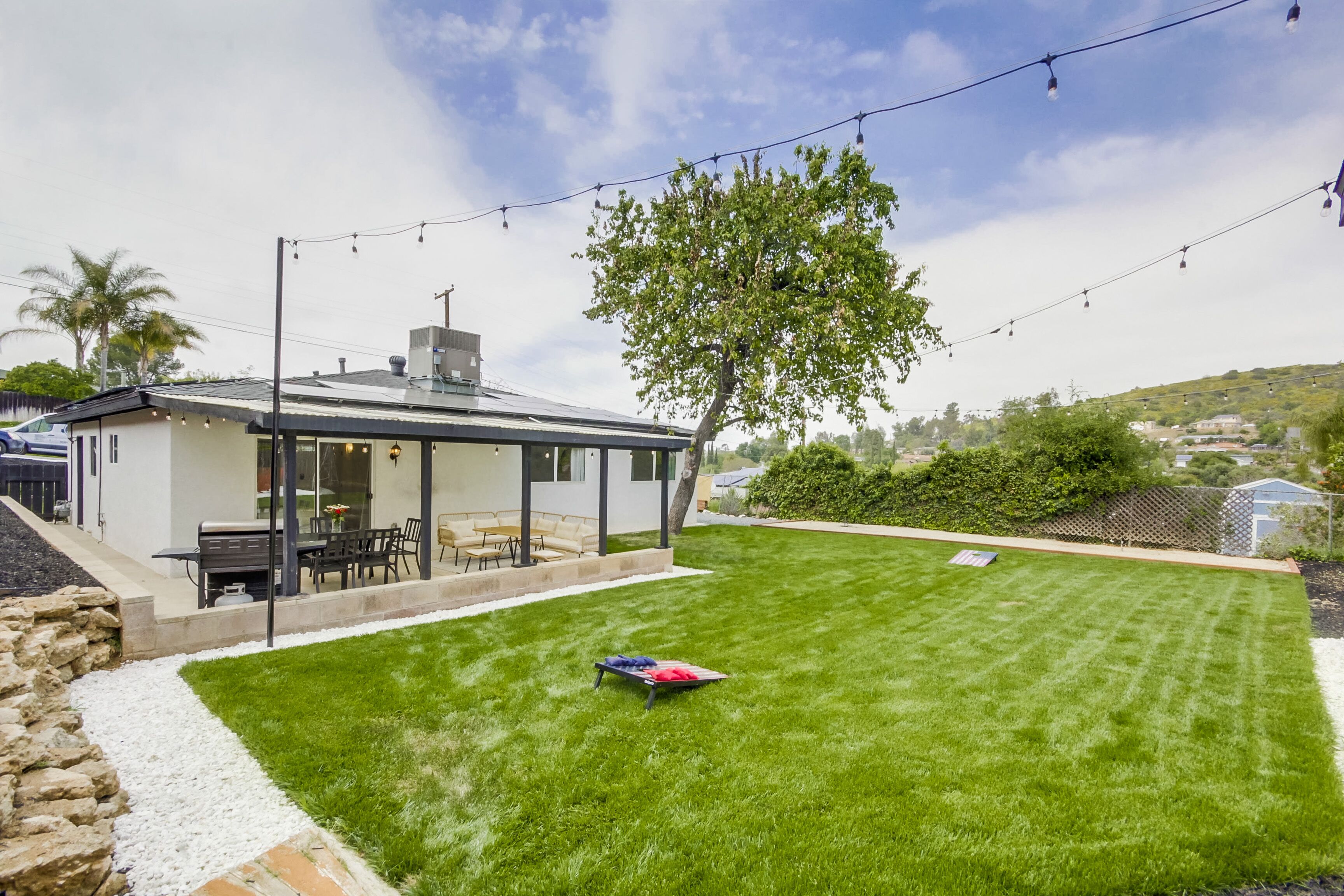 NEW-Bubbling Wells Retreat: Modern 3bd home w/ garage, central AC + backyard for entertaining!