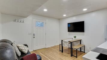 Televisión y chimenea