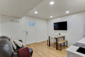TV, lareira