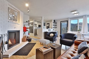 TV, fireplace, DVD player - The Gondola Gatsby Condo with Mountain Views on Shuttle Route E1 (Killington)