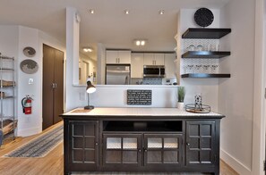 Fridge, microwave, oven, stovetop - The Gondola Gatsby Condo with Mountain Views on Shuttle Route E1 (Killington)