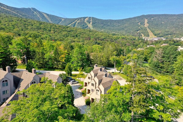 Exterior - The Gondola Gatsby Condo with Mountain Views on Shuttle Route E1 (Killington)