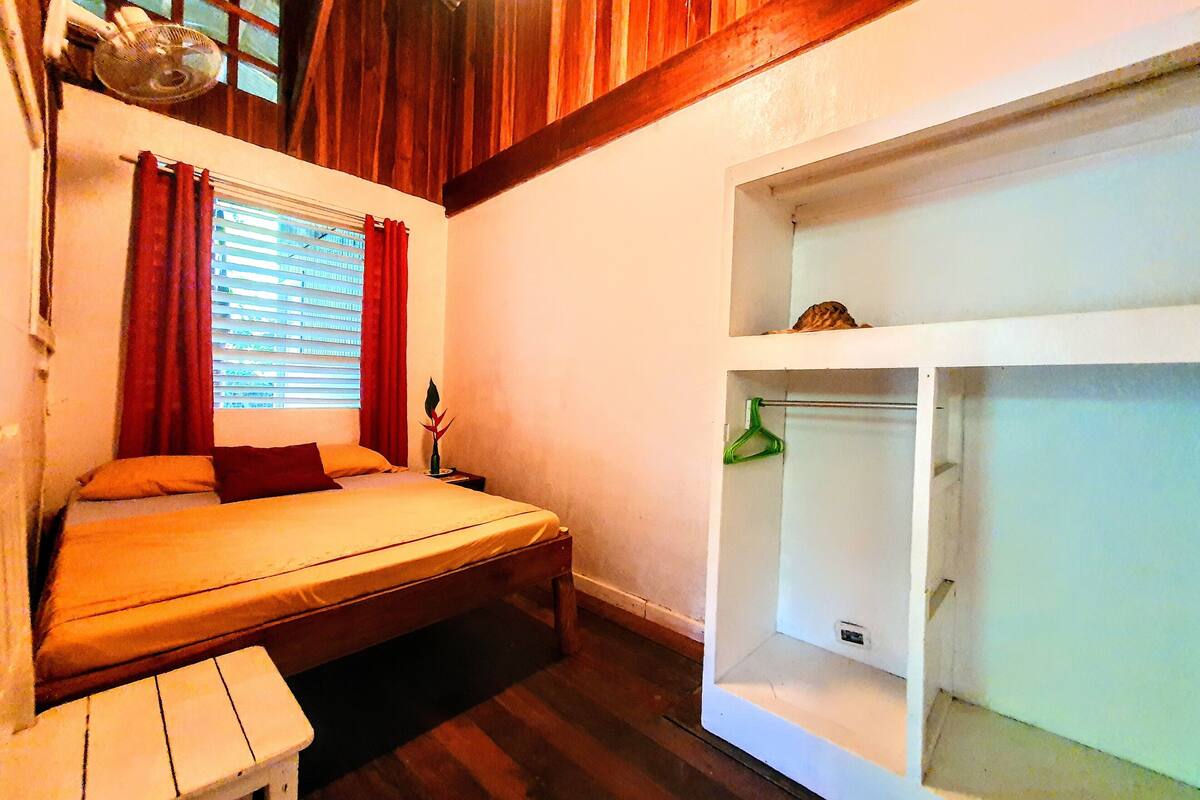 Habitación doble Prestigio, 1 cama matrimonial | 1 habitación, ropa de cama hipoalergénica y decoración personalizada