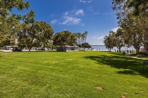 Property grounds - Bright, Spacious 2 BD in the Heart of San Diego! (San Diego)